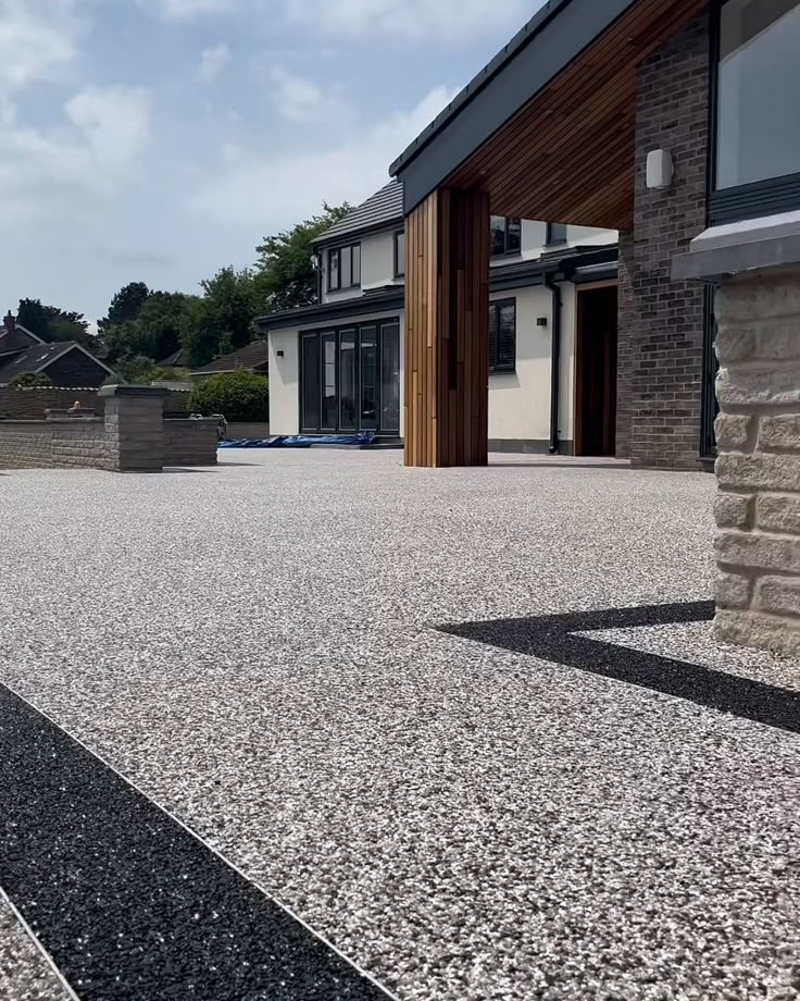 Modern house with premium driveway and mixed materials showcasing Stoogha's craftsmanship